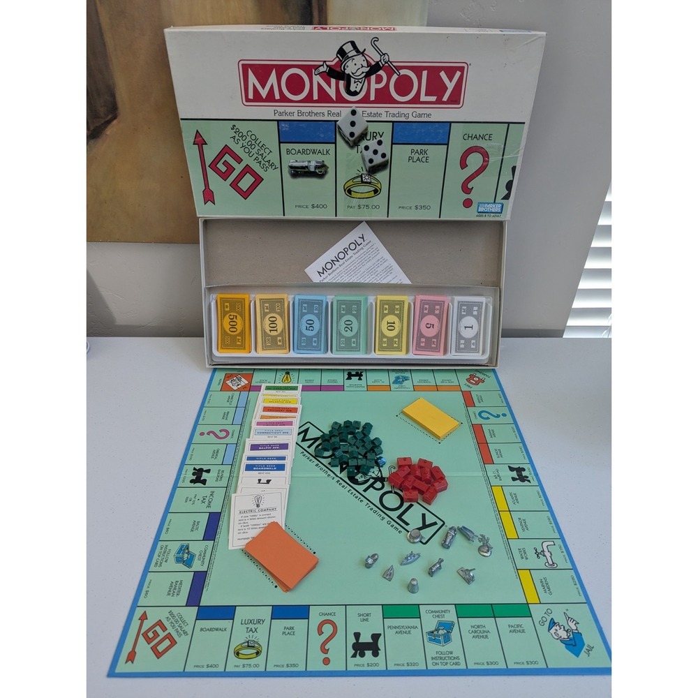 Monopoly Board Game Parker Brothers Vintage Classic Family‎ Game Set